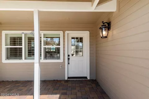 Exterior - 6802 Eagle Crest Dr, Flagstaff, AZ 86004 photo 3 of 6