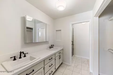 Bath - 6802 Eagle Crest Dr, Flagstaff, AZ 86004 photo 1 of 3
