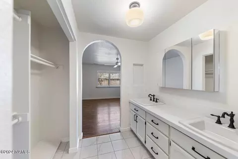 Bath - 6802 Eagle Crest Dr, Flagstaff, AZ 86004 photo 2 of 3