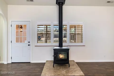 Entry Way - 6802 Eagle Crest Dr, Flagstaff, AZ 86004 photo 1 of 1