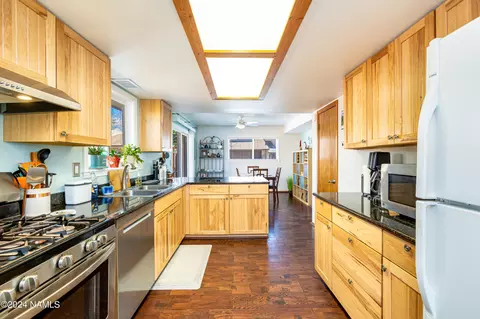 Kitchen - 2434 Eva Loop, Flagstaff, AZ 86004 photo 3 of 3