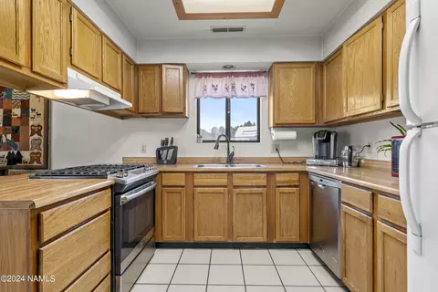Kitchen - 3717 E Firefly Way, Flagstaff, AZ 86004 photo 1 of 3