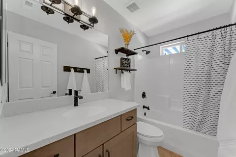 Bath - 158 E Mohawk Dr, Flagstaff, AZ 86005 photo 5 of 5