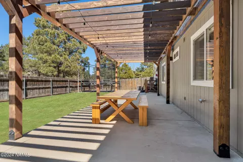 Exterior - 158 E Mohawk Dr, Flagstaff, AZ 86005 photo 3 of 8