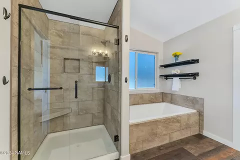 Bath - 158 E Mohawk Dr, Flagstaff, AZ 86005 photo 1 of 5
