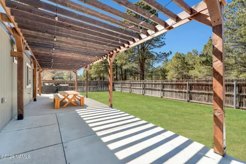 Exterior - 158 E Mohawk Dr, Flagstaff, AZ 86005 photo 4 of 8
