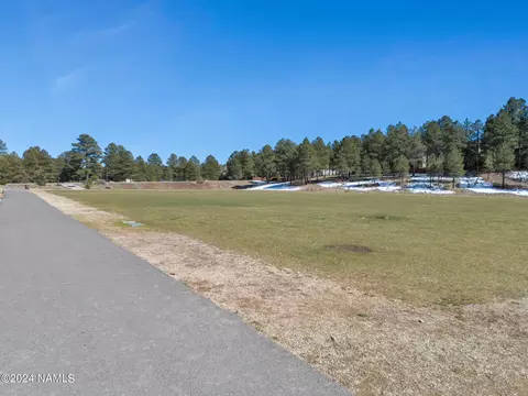 Exterior - 158 E Mohawk Dr, Flagstaff, AZ 86005 photo 7 of 8