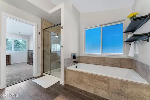 Bath - 158 E Mohawk Dr, Flagstaff, AZ 86005 photo 2 of 5