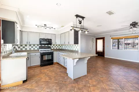 Kitchen - 7760 E Gemini Dr, Flagstaff, AZ 86004 photo 4 of 4