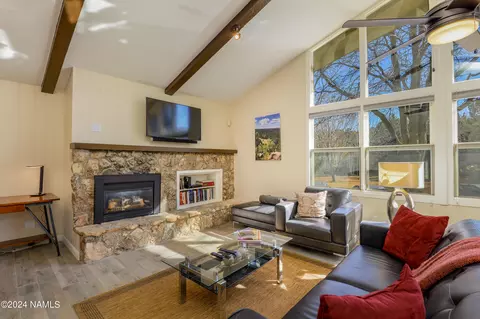 2017 N Country Club Dr, Flagstaff, AZ 86004
