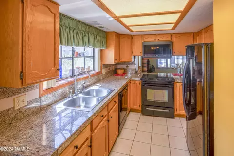 Kitchen - 6031 E Laurel Loop, Flagstaff, AZ 86004 photo 1 of 3