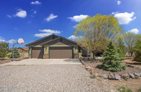 8715 E Neptune Dr, Flagstaff, AZ 86004