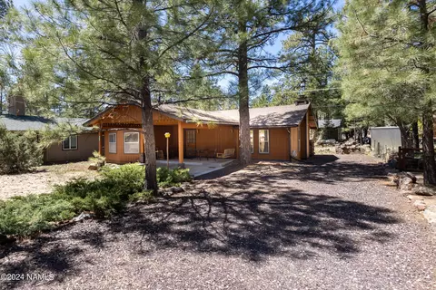 860 E Caribou Rd E, Munds Park, AZ 86017