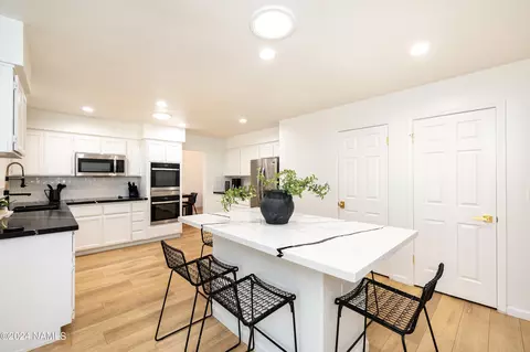 Kitchen - 4530 E Red Fox Ln, Flagstaff, AZ 86004 photo 5 of 11