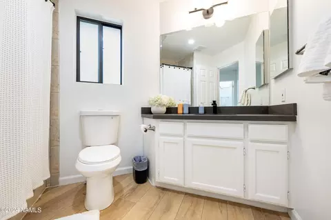Bath - 4530 E Red Fox Ln, Flagstaff, AZ 86004 photo 5 of 6