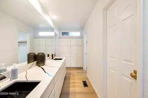 Bath - 4530 E Red Fox Ln, Flagstaff, AZ 86004 photo 1 of 6