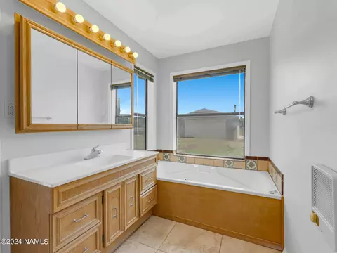 Bath - 7780 E Gemini Dr, Flagstaff, AZ 86004 photo 1 of 4