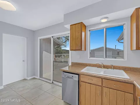 Kitchen - 7780 E Gemini Dr, Flagstaff, AZ 86004 photo 2 of 3