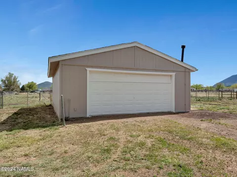Exterior - 7780 E Gemini Dr, Flagstaff, AZ 86004 photo 4 of 8