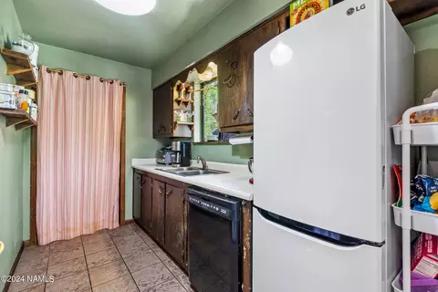 Kitchen - 783 Celilo, Flagstaff, AZ 86005 photo 2 of 3