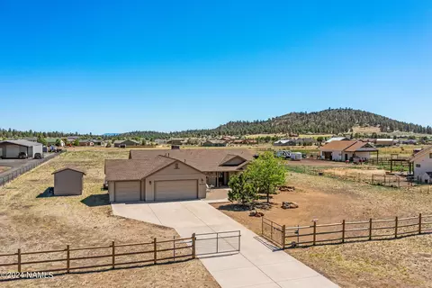 9190 E Neptune Dr, Flagstaff, AZ 86004