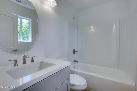 Bath - 1907 E Arrowhead Ave, Flagstaff, AZ 86004 photo 1 of 2