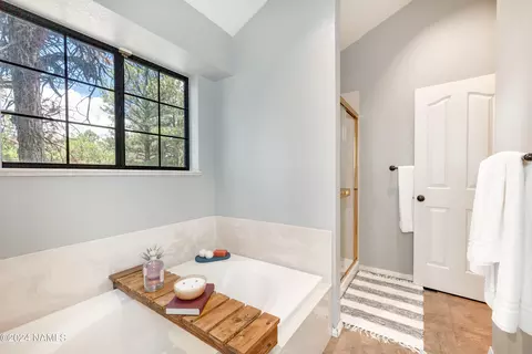Bath - 3445 N Eiger Mountain Rd, Flagstaff, AZ 86004 photo 3 of 5