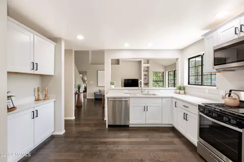 Kitchen - 3445 N Eiger Mountain Rd, Flagstaff, AZ 86004 photo 4 of 8