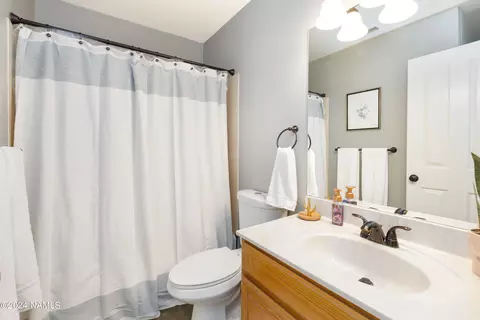 Bath - 3445 N Eiger Mountain Rd, Flagstaff, AZ 86004 photo 4 of 5