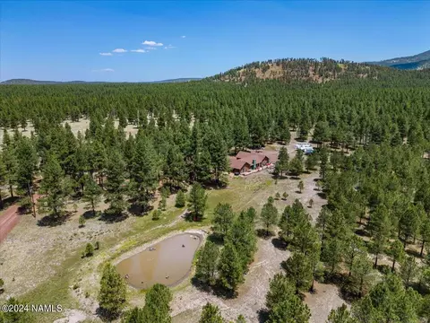 7503 N Magic Dust Way, Parks, AZ 86018