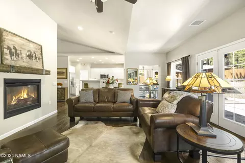 Living - 4635 Canyon Loop, Flagstaff, AZ 86005 photo 2 of 4