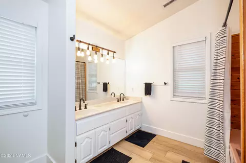 Bath - 2795 E Hemberg Dr, Flagstaff, AZ 86004 photo 4 of 5