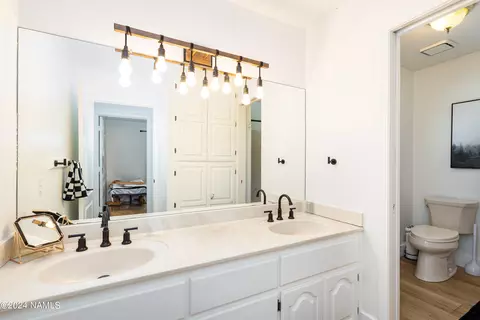 Bath - 2795 E Hemberg Dr, Flagstaff, AZ 86004 photo 3 of 5