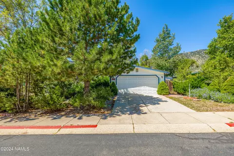 5211 N Thornton Pl, Flagstaff, AZ 86004