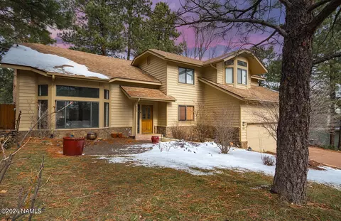 933 N Fox Hill Rd, Flagstaff, AZ 86004