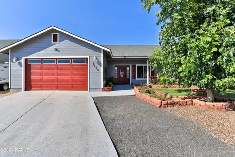 2055 Round House Dr, Winslow, AZ 86047