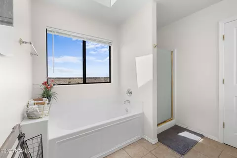Bath - 4166 S 2nd Ave, Williams, AZ 86046 photo 2 of 3