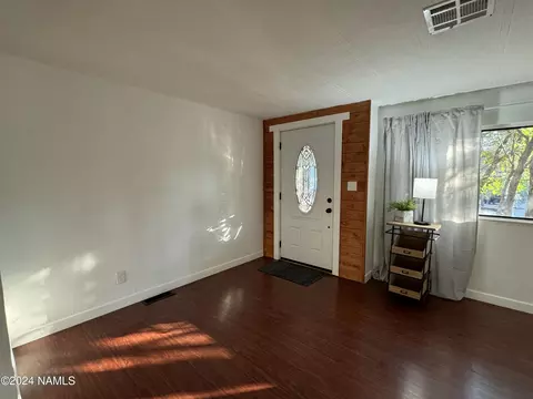 430 E Laguna Pl, Munds Park, AZ 86017