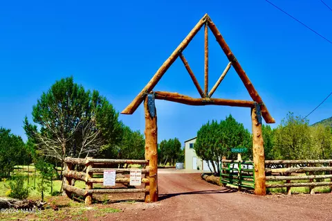 9102 N Red Fox Ln, Williams, AZ 86046