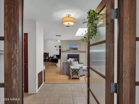 950 E Hilltop Ave, Flagstaff, AZ 86001 photo 2