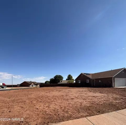 2080 Round House Dr, Winslow, AZ 86047