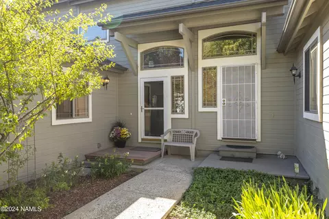 1867 W Camelot Dr, Flagstaff, AZ 86001