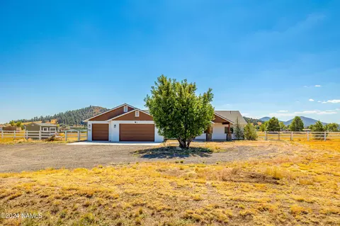 8150 E Neptune Dr, Flagstaff, AZ 86004