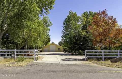 8725 Silver Spur Rd, Flagstaff, AZ 86004