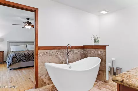 Bath - 2232 E Skyline Dr, Flagstaff, AZ 86004 photo 1 of 5
