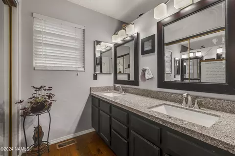 Bath - 4415 E Spring Meadows Cir, Flagstaff, AZ 86004 photo 2 of 3