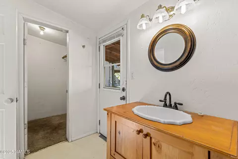 Bath - 3544 Shoshone St, Flagstaff, AZ 86005 photo 2 of 3