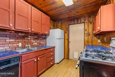 Kitchen - 3544 Shoshone St, Flagstaff, AZ 86005 photo 1 of 3