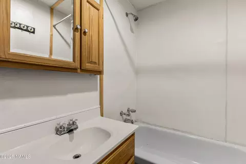 Bath - 3544 Shoshone St, Flagstaff, AZ 86005 photo 3 of 3