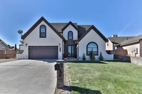 2075 Round House Dr, Winslow, AZ 86047